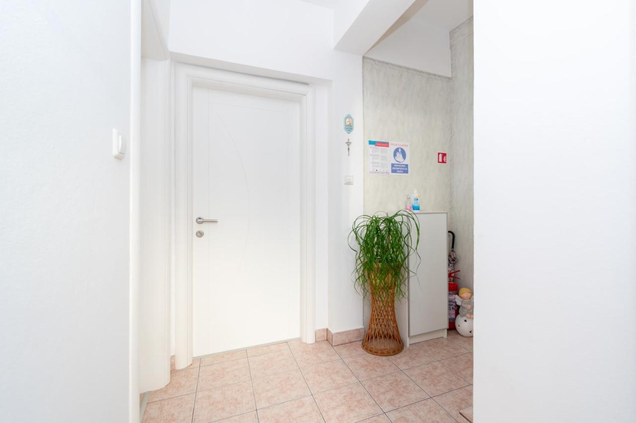 Apartments By The Sea Mandre, Pag - 4093 Kolan Luaran gambar