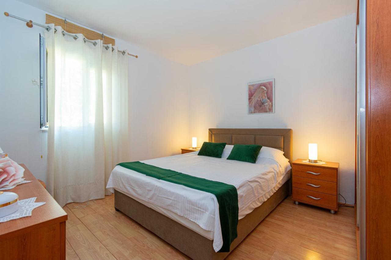 Apartments By The Sea Mandre, Pag - 4093 Kolan Luaran gambar