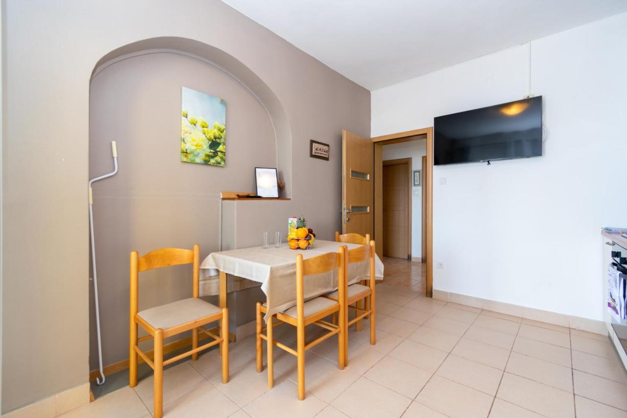 Apartments By The Sea Mandre, Pag - 4093 Kolan Luaran gambar