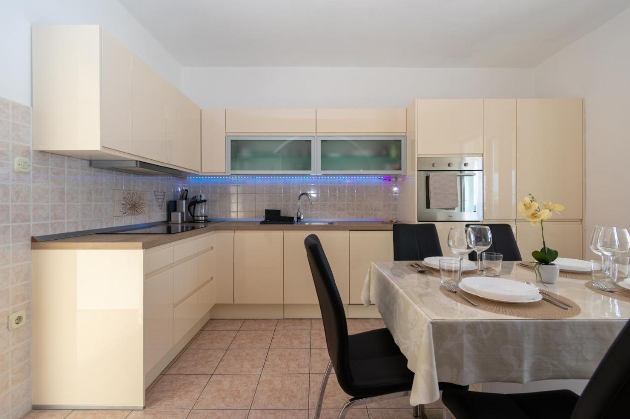 Apartments By The Sea Mandre, Pag - 4093 Kolan Luaran gambar