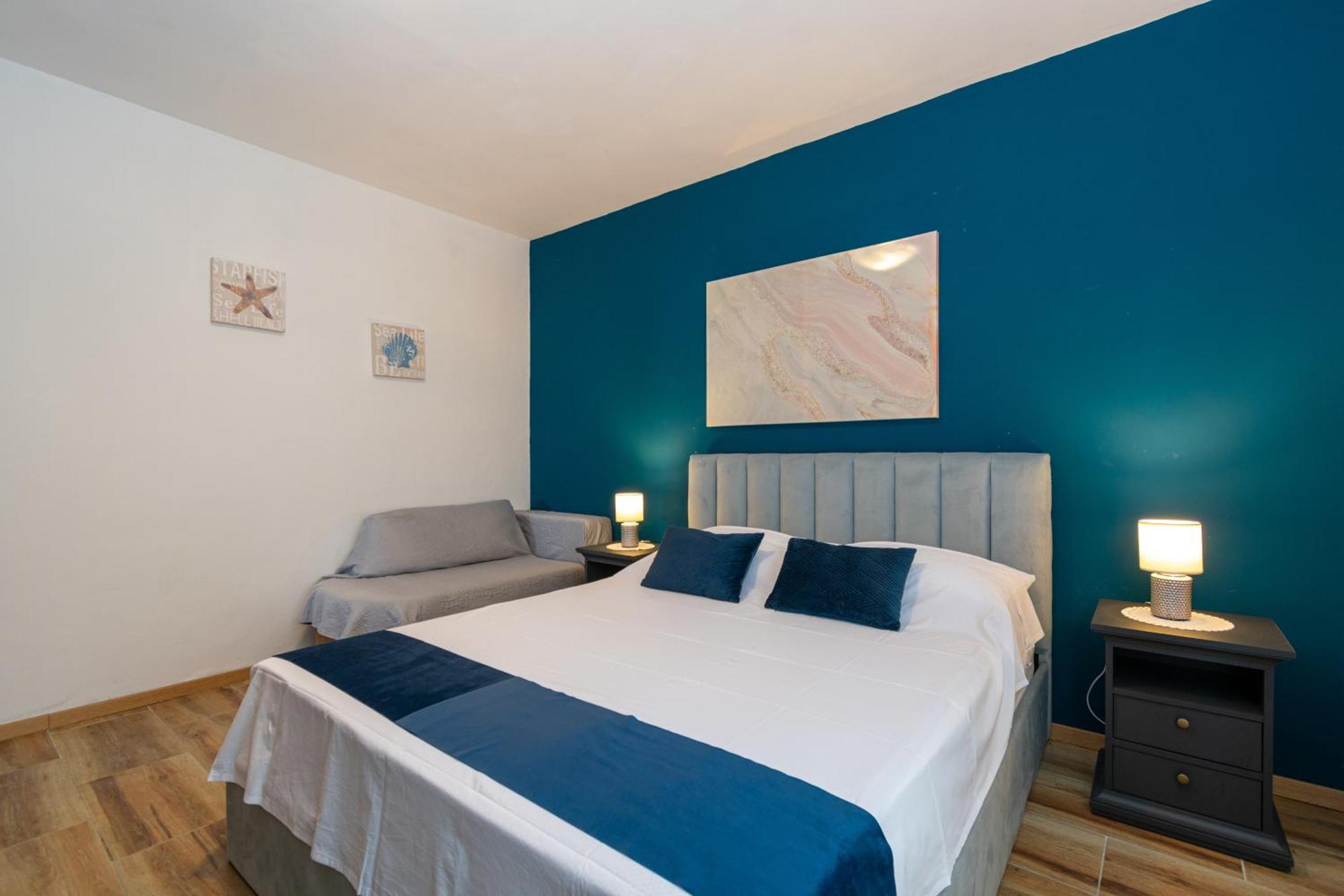 Apartments By The Sea Mandre, Pag - 4093 Kolan Bilik gambar